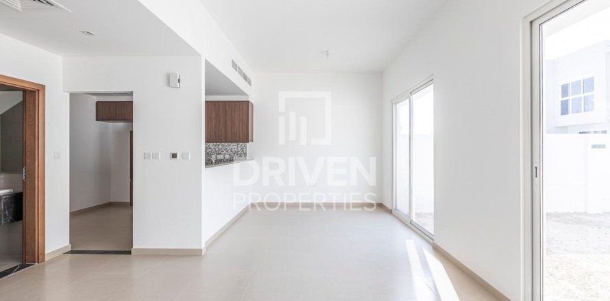 Townhouse de 3 dormitorios en Arabella Townhouses, UAE No. 214864