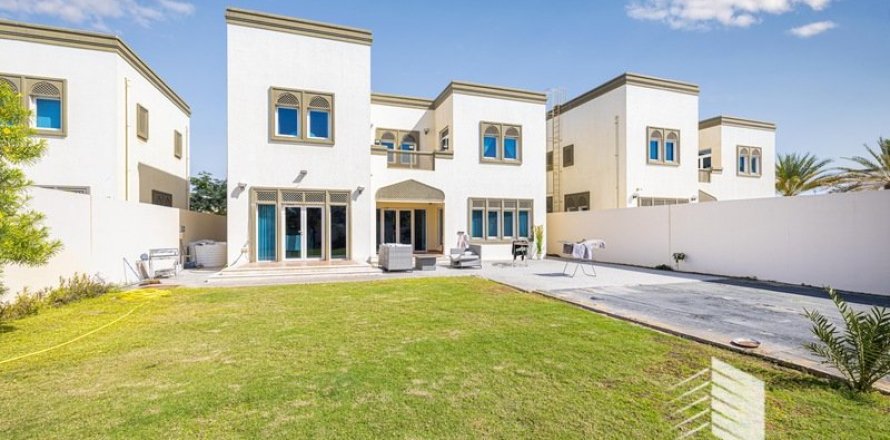 Villa de 3 dormitorios en Regional, UAE No. 48708
