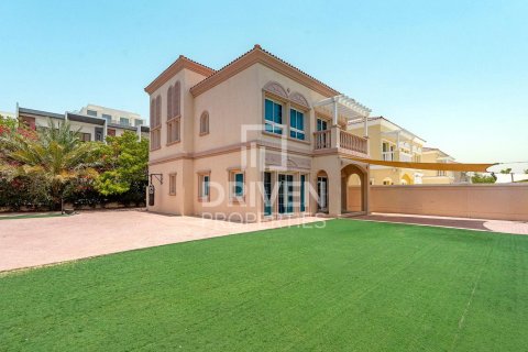 Villa de 3 dormitorios en Jumeirah Village Triangle, UAE No. 221503