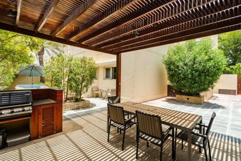 3 bedrooms Villa in Dubai, UAE No. 183481 19