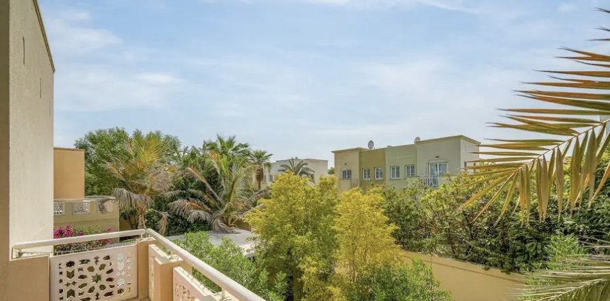 3 bedrooms Villa in Dubai, UAE No. 183481