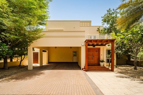 3 bedrooms Villa in Dubai, UAE No. 183481 3