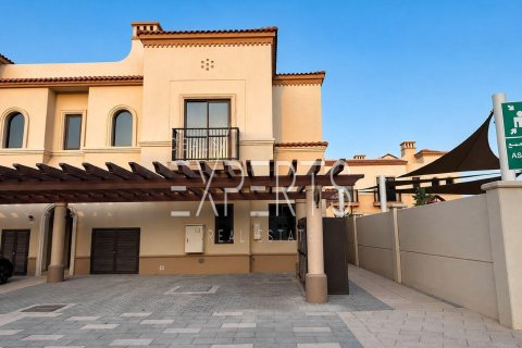 Townhouse de 3 dormitorios en Khalifa City, UAE No. 224195