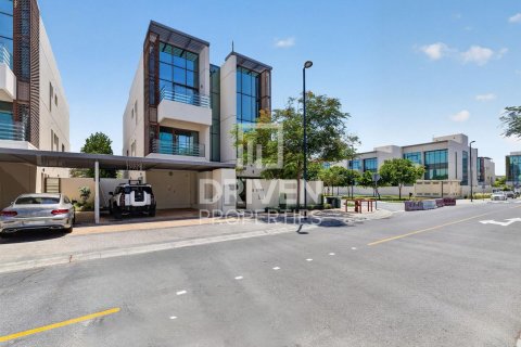 Villa de 6 dormitorios en Meydan, UAE No. 221463 3