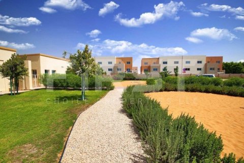 5 bedrooms Villa in Abu Dhabi, UAE No. 12812