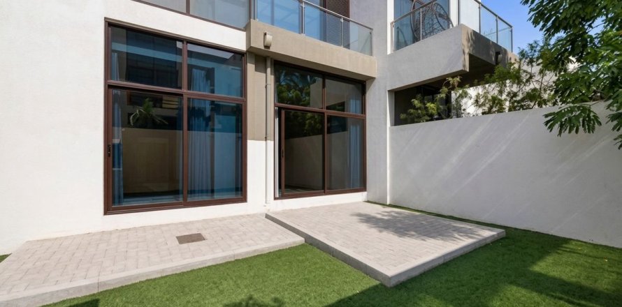 Villa de 3 dormitorios en Dubai, UAE No. 223784