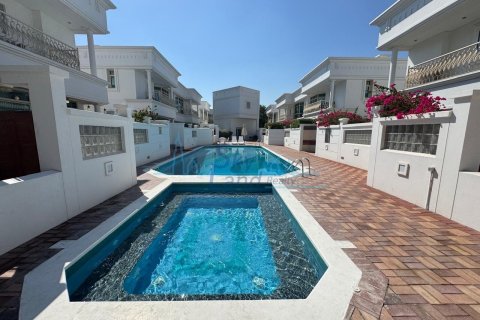 Villa de 4 dormitorios en Umm Suqeim, UAE No. 127106 24