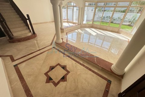 Villa de 4 dormitorios en Umm Suqeim, UAE No. 127106 18