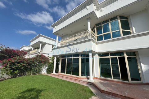 4 bedrooms Villa in Umm Suqeim, UAE No. 127106