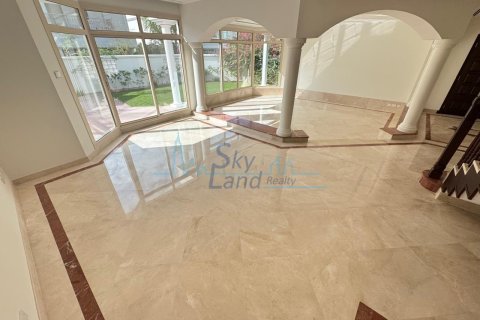 Villa de 4 dormitorios en Umm Suqeim, UAE No. 127106 7
