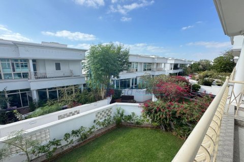 Villa de 4 dormitorios en Umm Suqeim, UAE No. 127106 4