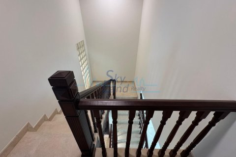Villa de 4 dormitorios en Umm Suqeim, UAE No. 127106 25