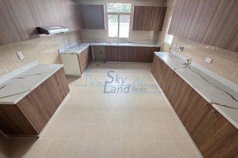 Villa de 4 dormitorios en Umm Suqeim, UAE No. 127106 10