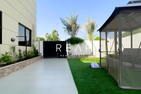 Вилла с 4 спальнями в DAMAC Hills (Akoya by DAMAC), ОАЭ №28909 22