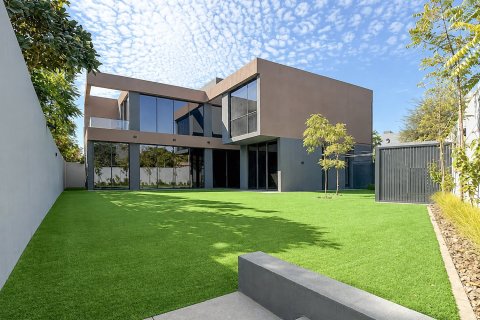 Villa de 5 dormitorios en Tilal City, UAE No. 215257