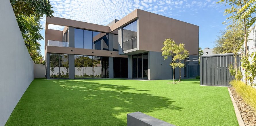 Villa de 5 dormitorios en Tilal City, UAE No. 215257