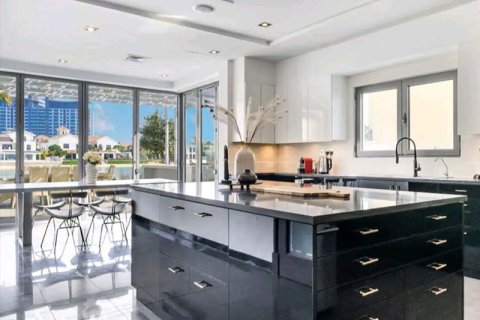 6 bedrooms Villa in Signature Villas, UAE No. 8402 6