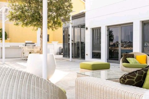 6 bedrooms Villa in Signature Villas, UAE No. 8402 8