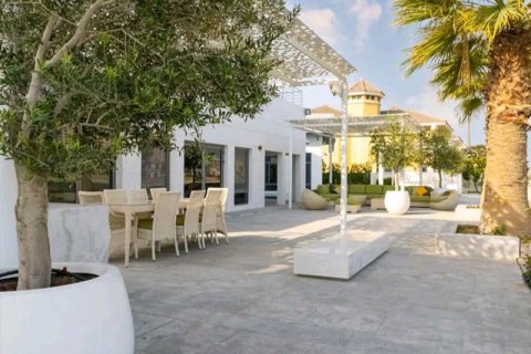 6 bedrooms Villa in Signature Villas, UAE No. 8402 15