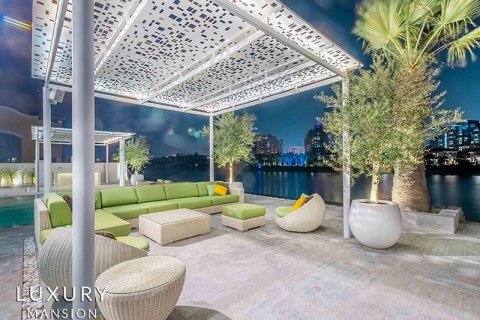 6 bedrooms Villa in Signature Villas, UAE No. 8402 12