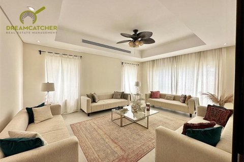 Вилла с 4 спальнями в Mina Al Arab, ОАЭ №34211 8