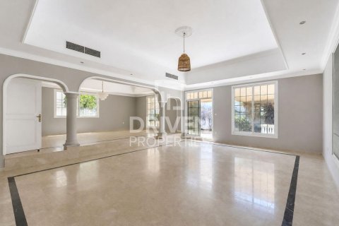 Villa de 5 dormitorios en Jumeirah, UAE No. 221412