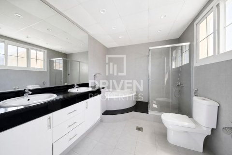 Villa de 5 dormitorios en Jumeirah, UAE No. 221412 27