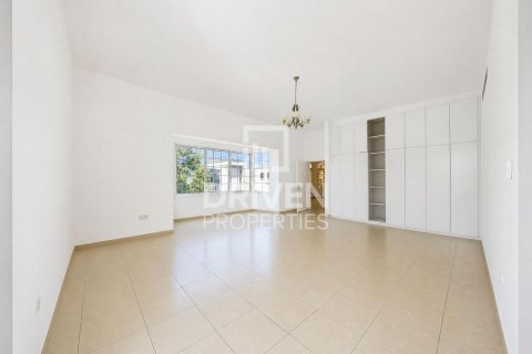 Villa de 5 dormitorios en Jumeirah, UAE No. 221412 18