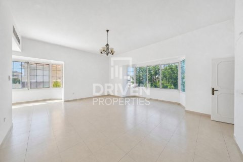 Villa de 5 dormitorios en Jumeirah, UAE No. 221412 15