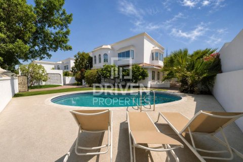 Villa de 5 dormitorios en Jumeirah, UAE No. 221412 30