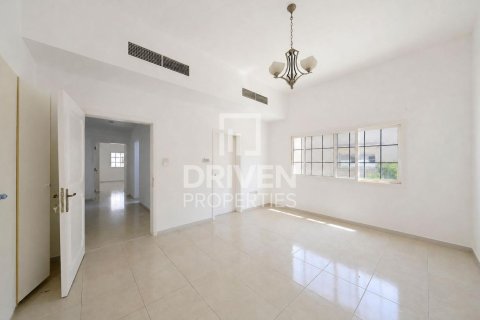 Villa de 5 dormitorios en Jumeirah, UAE No. 221412 20