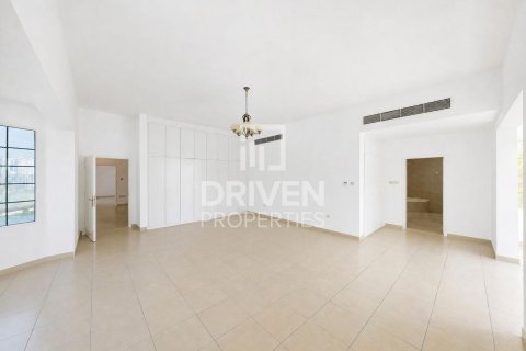 Villa de 5 dormitorios en Jumeirah, UAE No. 221412 17