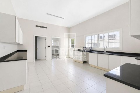 Villa de 5 dormitorios en Jumeirah, UAE No. 221412 10