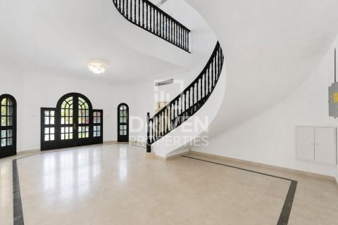 Villa de 5 dormitorios en Jumeirah, UAE No. 221412 8