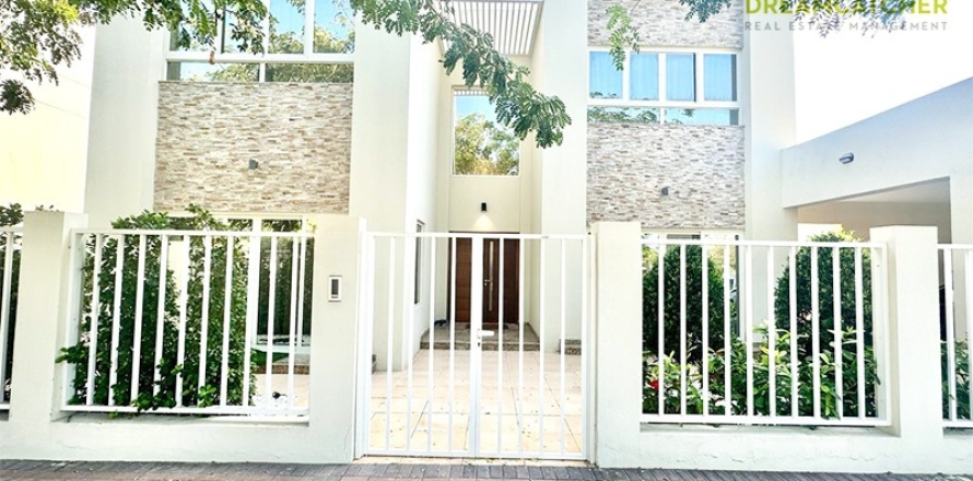 Villa de 5 chambres à Mina Al Arab, UAE No. 75457