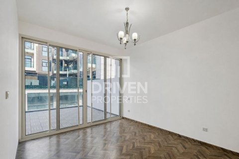 Здание с 4 спальнями в District 15, ОАЭ №218694 10