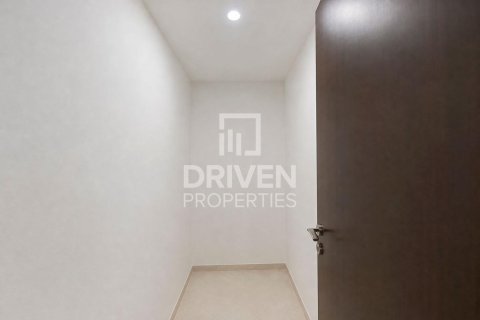 Здание с 4 спальнями в District 15, ОАЭ №218694 12