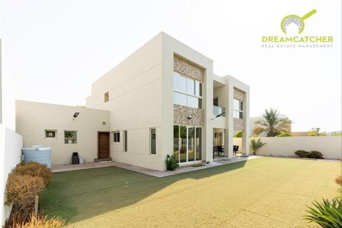 Вилла с 4 спальнями в Mina Al Arab, ОАЭ №34248 3