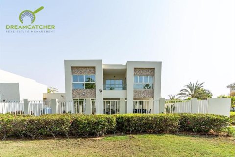 4 bedrooms Villa in Mina Al Arab, UAE No. 34248