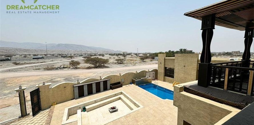 Villa de 4 chambres à Shamal Julphar, UAE No. 75265