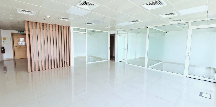 102m² Office in Dubai, UAE No. 216387