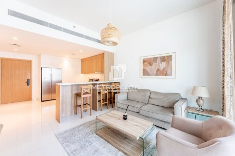 Appartement de 2 chambres à EMAAR Beachfront, UAE No. 128354 6