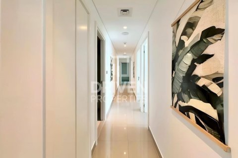Appartement de 4 chambres à EMAAR Beachfront, UAE No. 225111 17