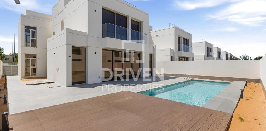 Вилла с 5 спальнями в Jumeirah Park, ОАЭ №211375
