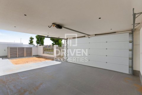 Вилла с 5 спальнями в Jumeirah Park, ОАЭ №211375 5