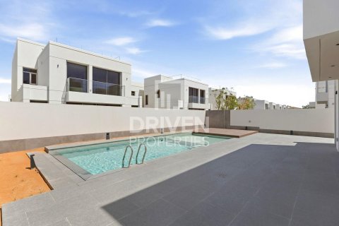 Вилла с 5 спальнями в Jumeirah Park, ОАЭ №211375 3