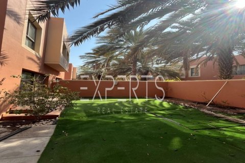 Villa de 4 dormitorios en Abu Dhabi, UAE No. 224251