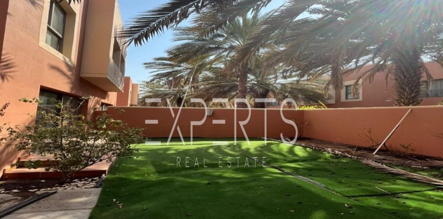 Villa de 4 dormitorios en Abu Dhabi, UAE No. 224251