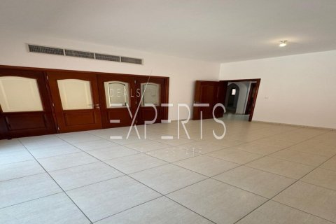 Villa de 4 dormitorios en Abu Dhabi, UAE No. 224251 8