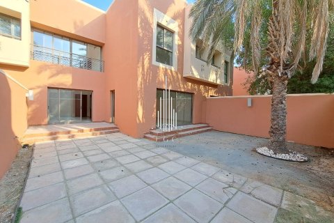 Villa de 4 dormitorios en Abu Dhabi Gate City, UAE No. 37511 4